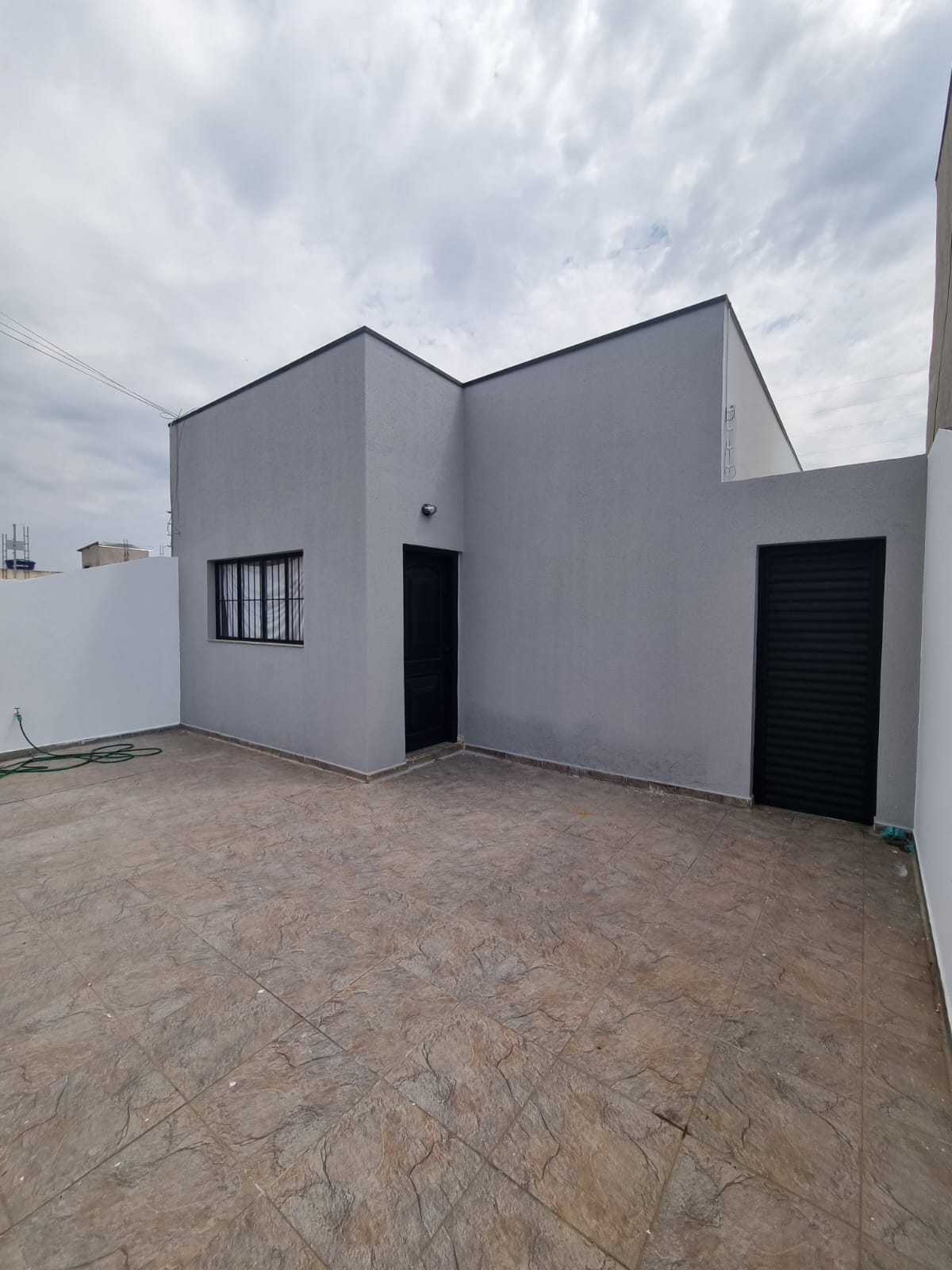 Casa a venda c/ 03 dormitórios, sendo 01 suíte - Bairro Água Branca