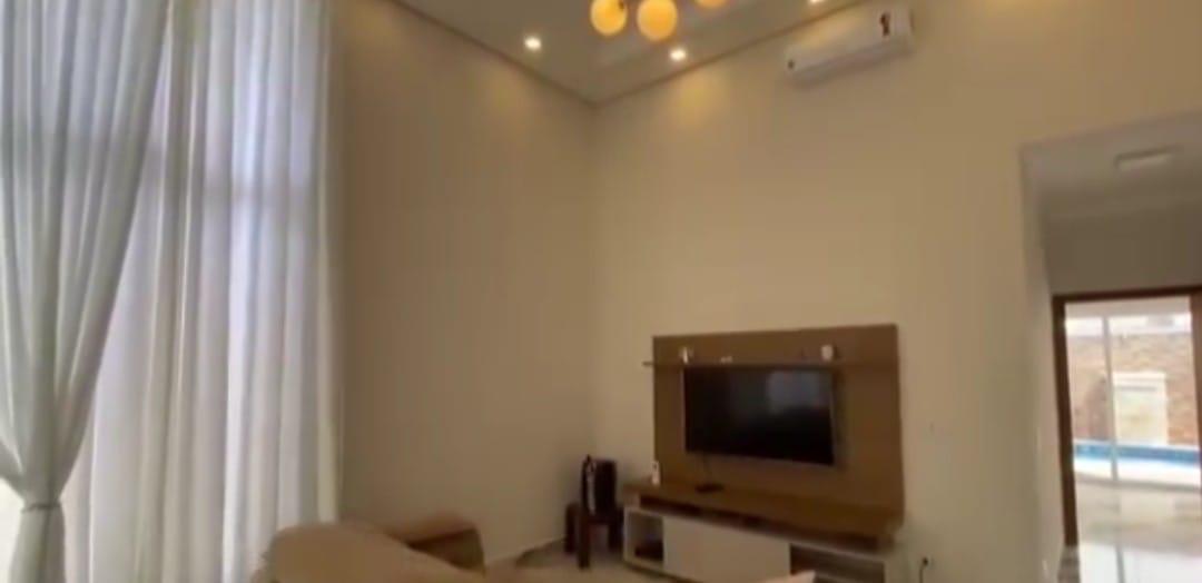 Casa Nova no Portal Ville Azaléia: Seu Novo Lar Aguarda Por Você!