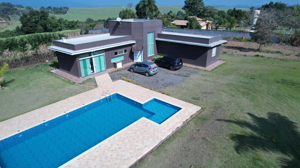 Chácara a Venda com 160m², 03 dormitórios, sendo 02 suítes - Bairro Boituville, Boituva/SP