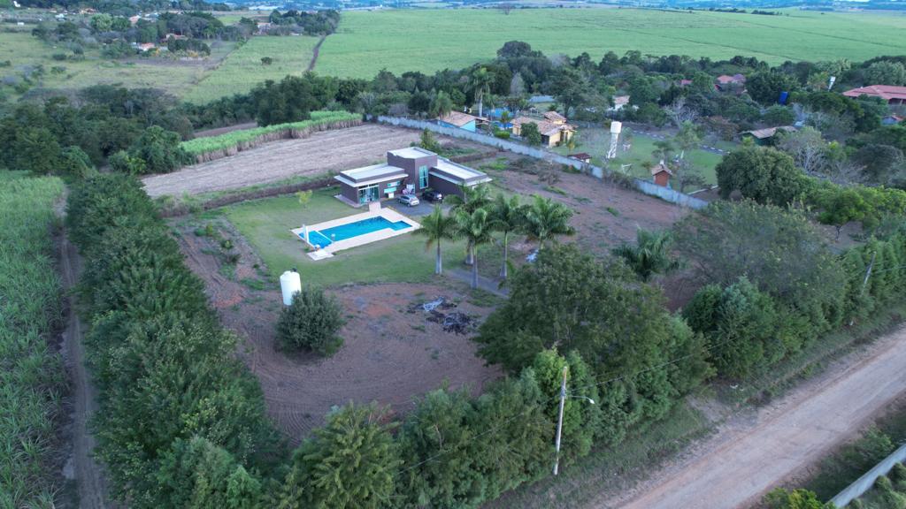 Chácara a Venda com 160m², 03 dormitórios, sendo 02 suítes - Bairro Boituville, Boituva/SP