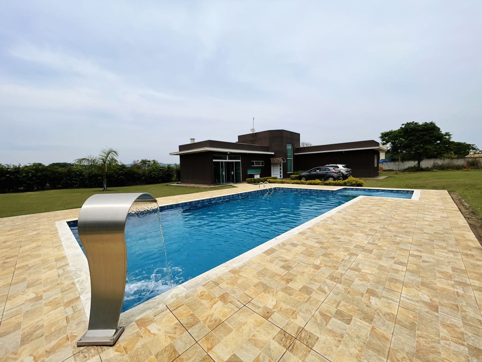 Chácara a Venda com 160m², 03 dormitórios, sendo 02 suítes - Bairro Boituville, Boituva/SP