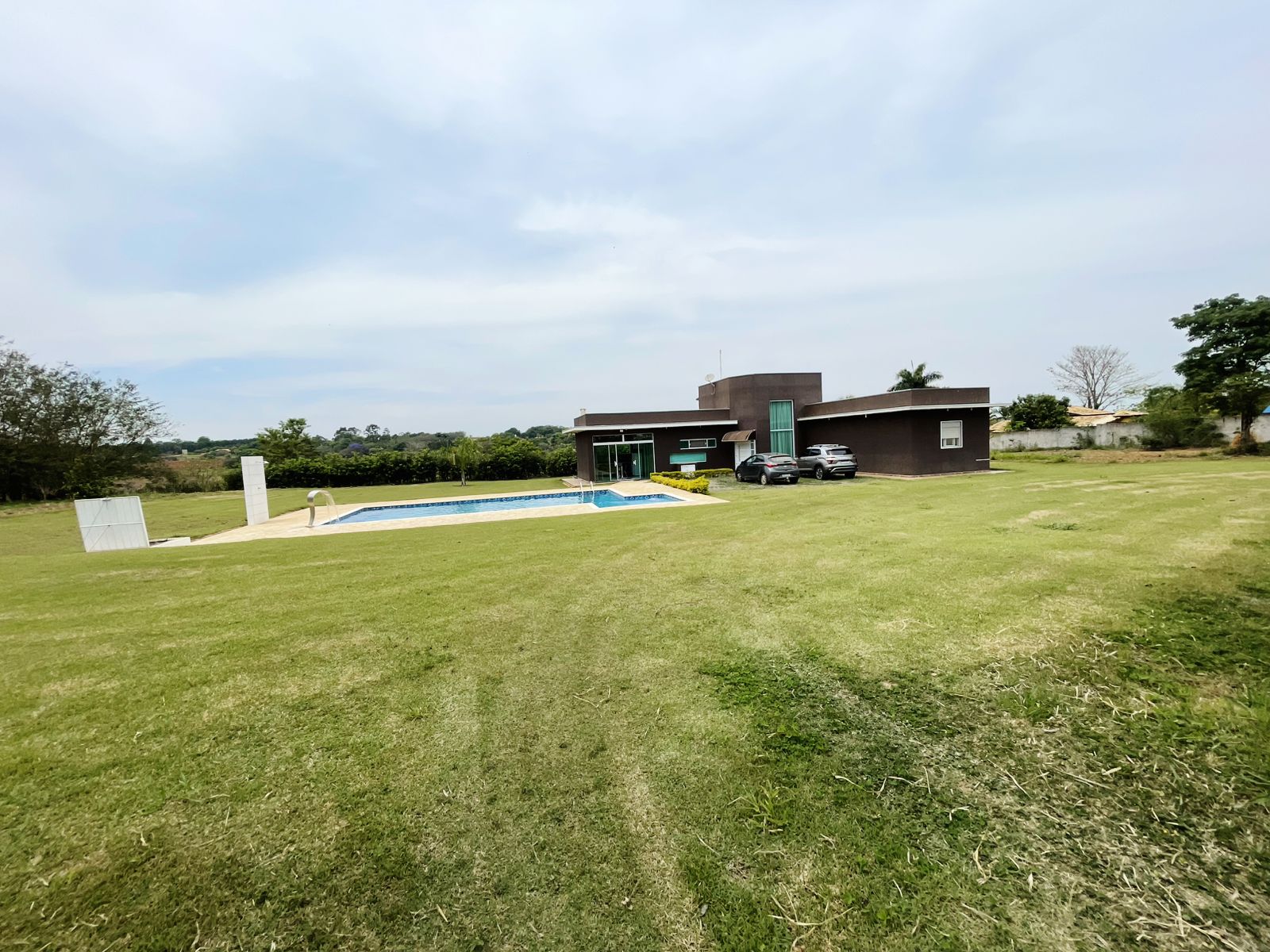 Chácara a Venda com 160m², 03 dormitórios, sendo 02 suítes - Bairro Boituville, Boituva/SP