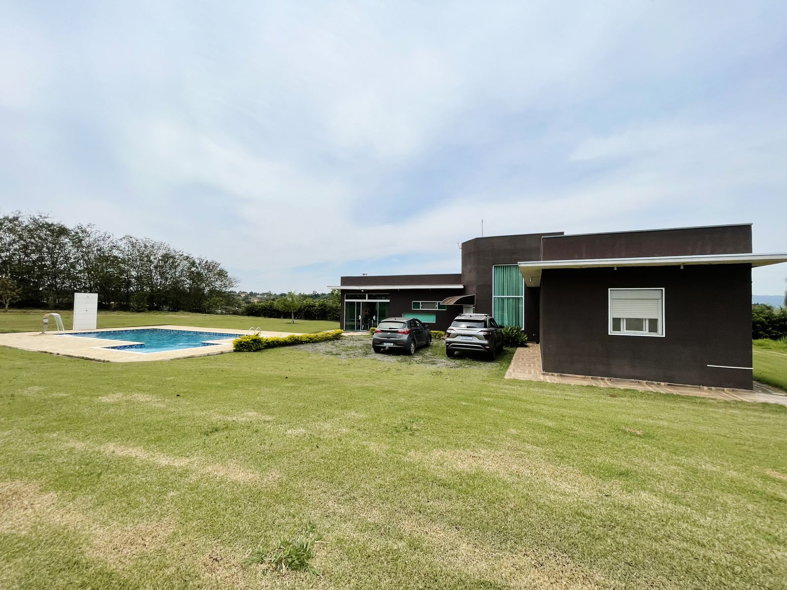 Chácara a Venda com 160m², 03 dormitórios, sendo 02 suítes - Bairro Boituville, Boituva/SP