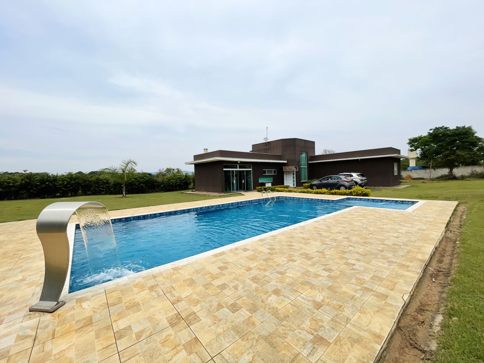 Chácara a Venda com 160m², 03 dormitórios, sendo 02 suítes - Bairro Boituville, Boituva/SP