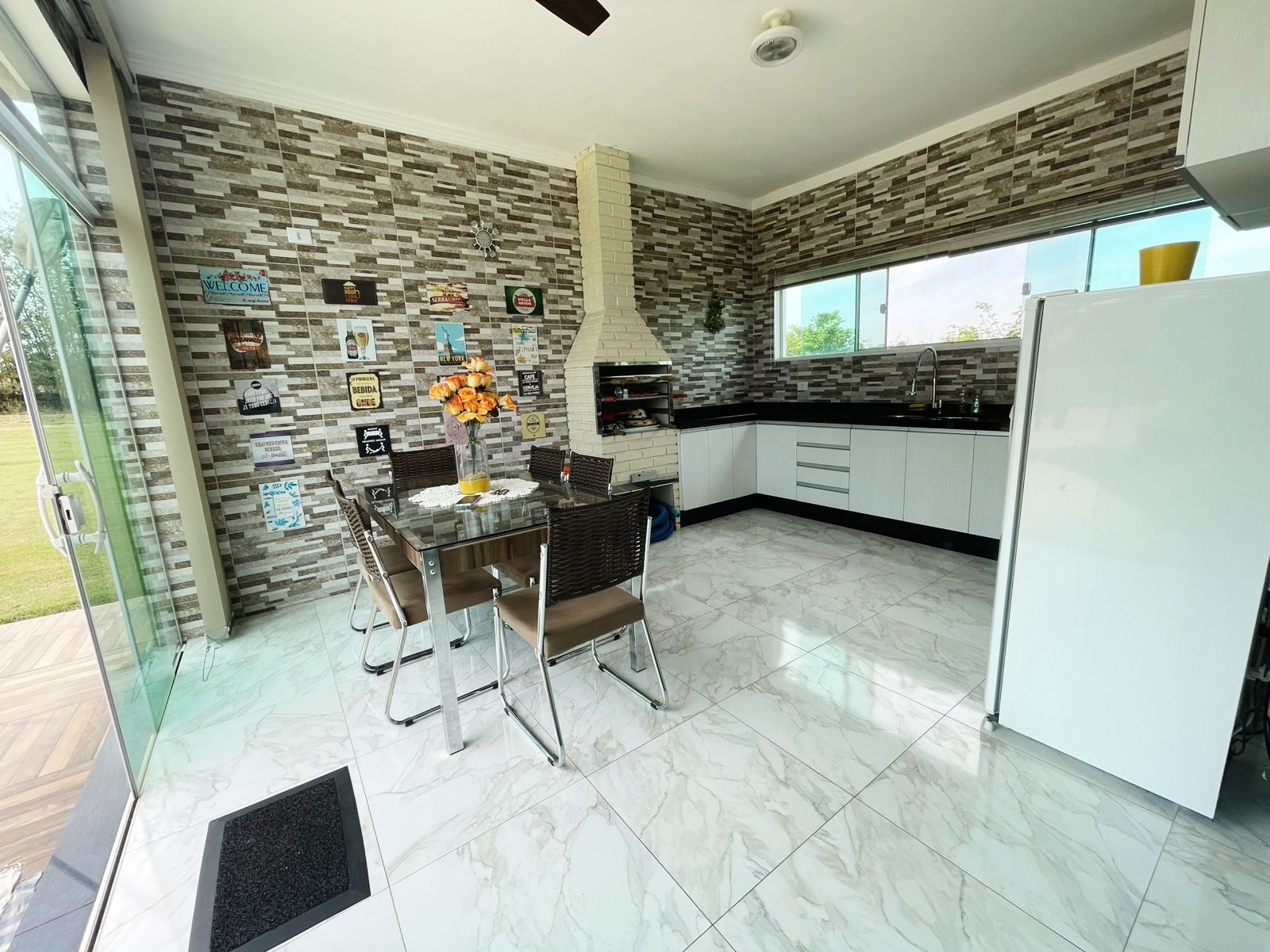 Chácara a Venda com 160m², 03 dormitórios, sendo 02 suítes - Bairro Boituville, Boituva/SP