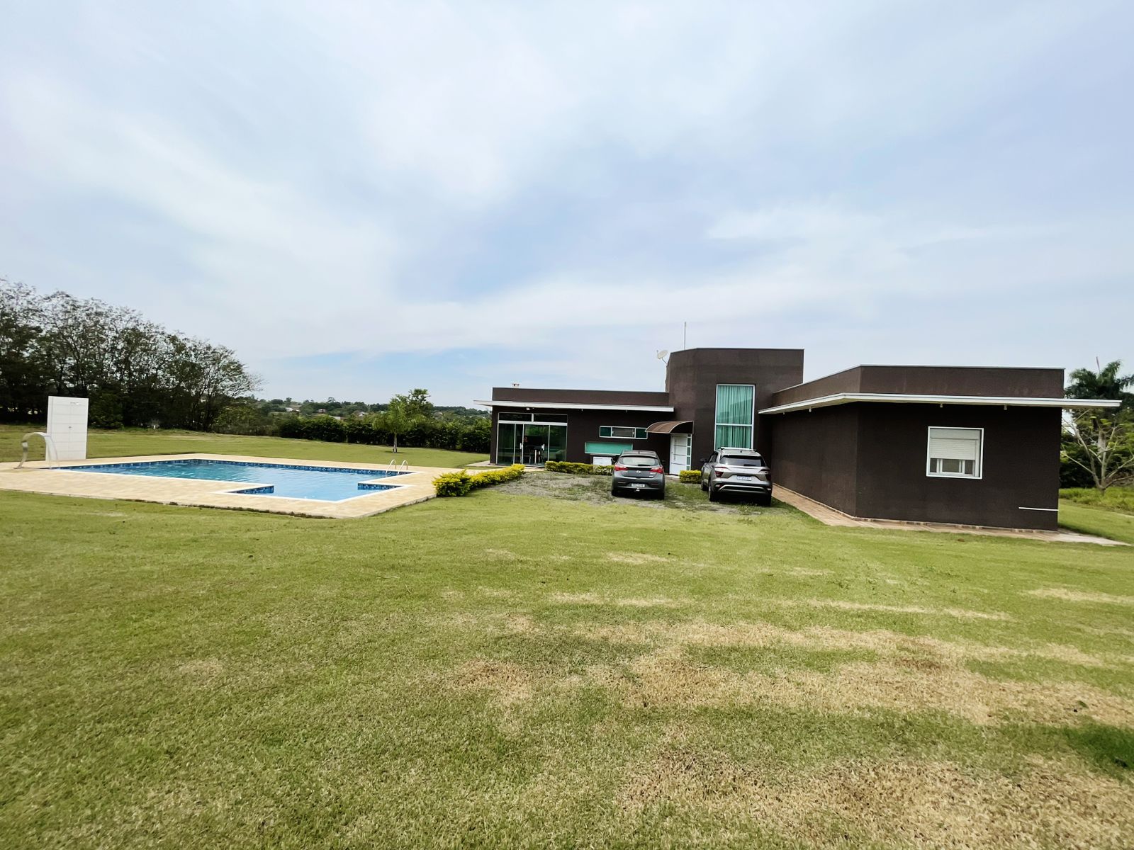 Chácara a Venda com 160m², 03 dormitórios, sendo 02 suítes - Bairro Boituville, Boituva/SP