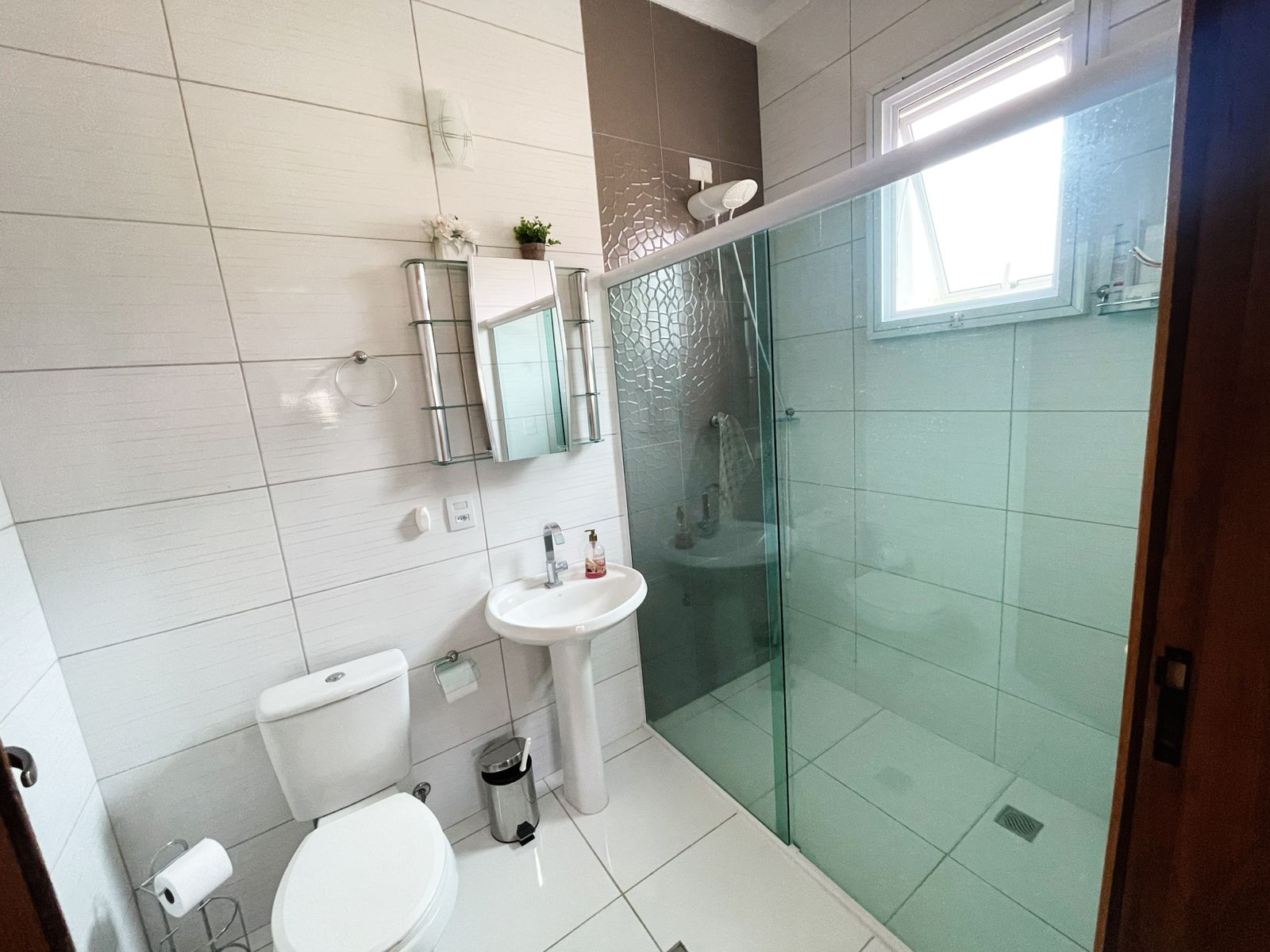 Chácara a Venda com 160m², 03 dormitórios, sendo 02 suítes - Bairro Boituville, Boituva/SP