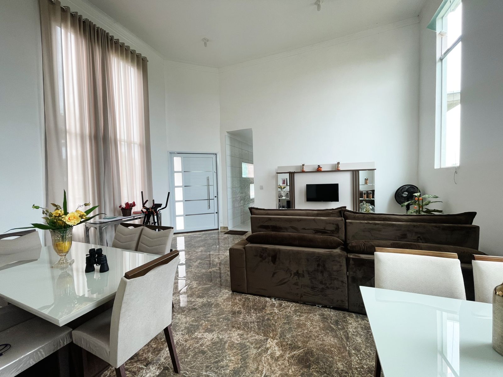 Chácara a Venda com 160m², 03 dormitórios, sendo 02 suítes - Bairro Boituville, Boituva/SP