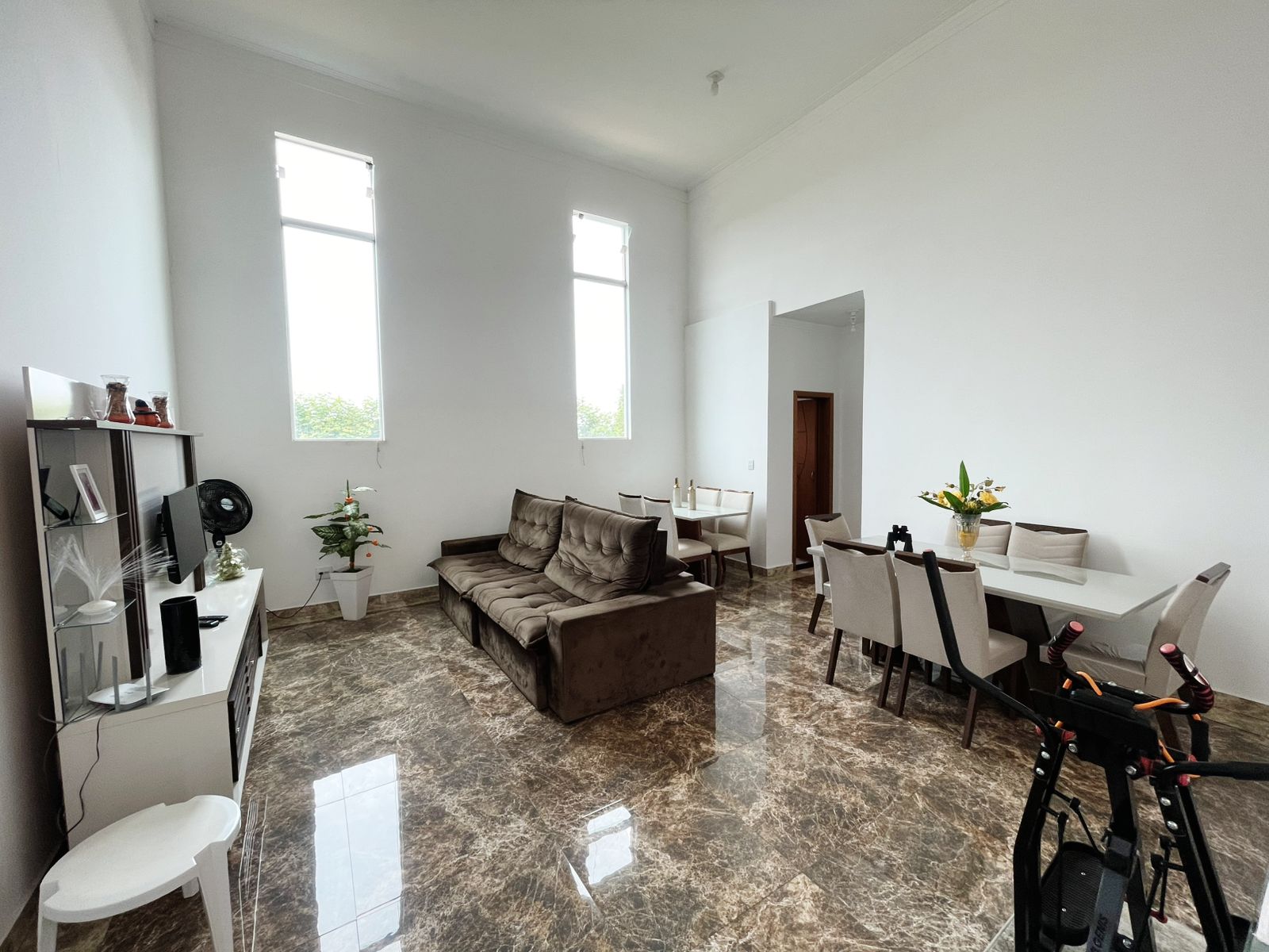 Chácara a Venda com 160m², 03 dormitórios, sendo 02 suítes - Bairro Boituville, Boituva/SP