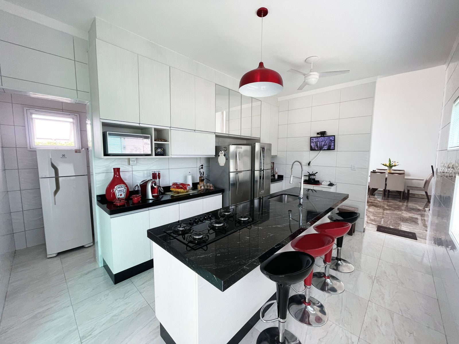 Chácara a Venda com 160m², 03 dormitórios, sendo 02 suítes - Bairro Boituville, Boituva/SP