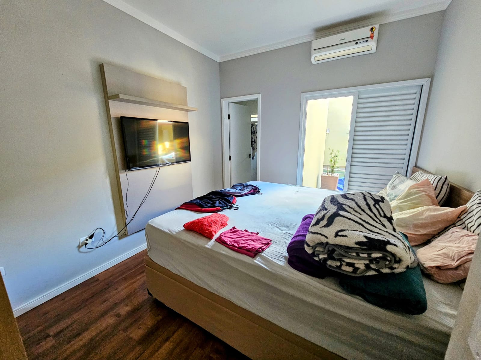 Casa à Venda  com 3 Quartos, sendo 02 Suítes no Bairro Portal Ville Primavera, em Boituva