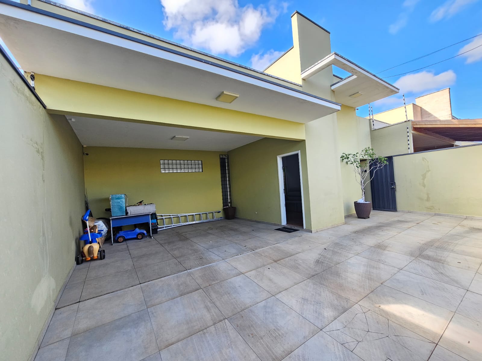 Casa à Venda  com 3 Quartos, sendo 02 Suítes no Bairro Portal Ville Primavera, em Boituva