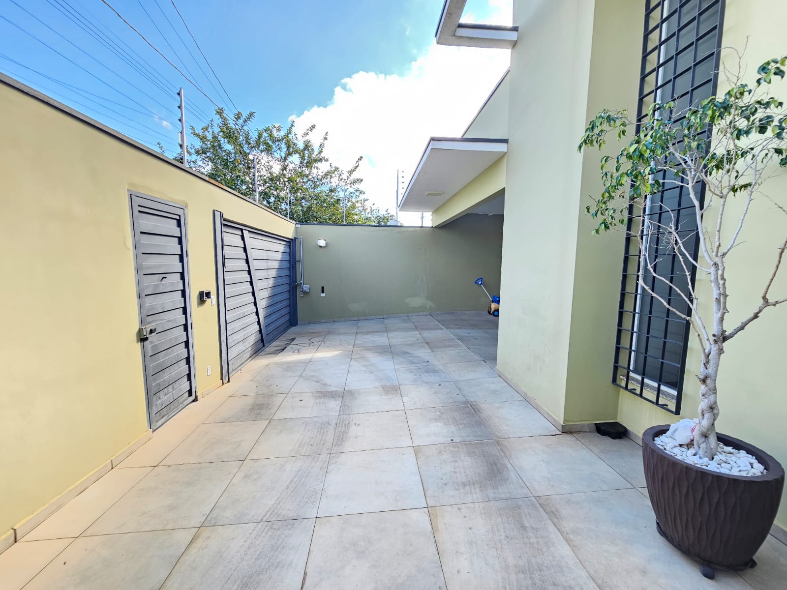 Casa à Venda  com 3 Quartos, sendo 02 Suítes no Bairro Portal Ville Primavera, em Boituva
