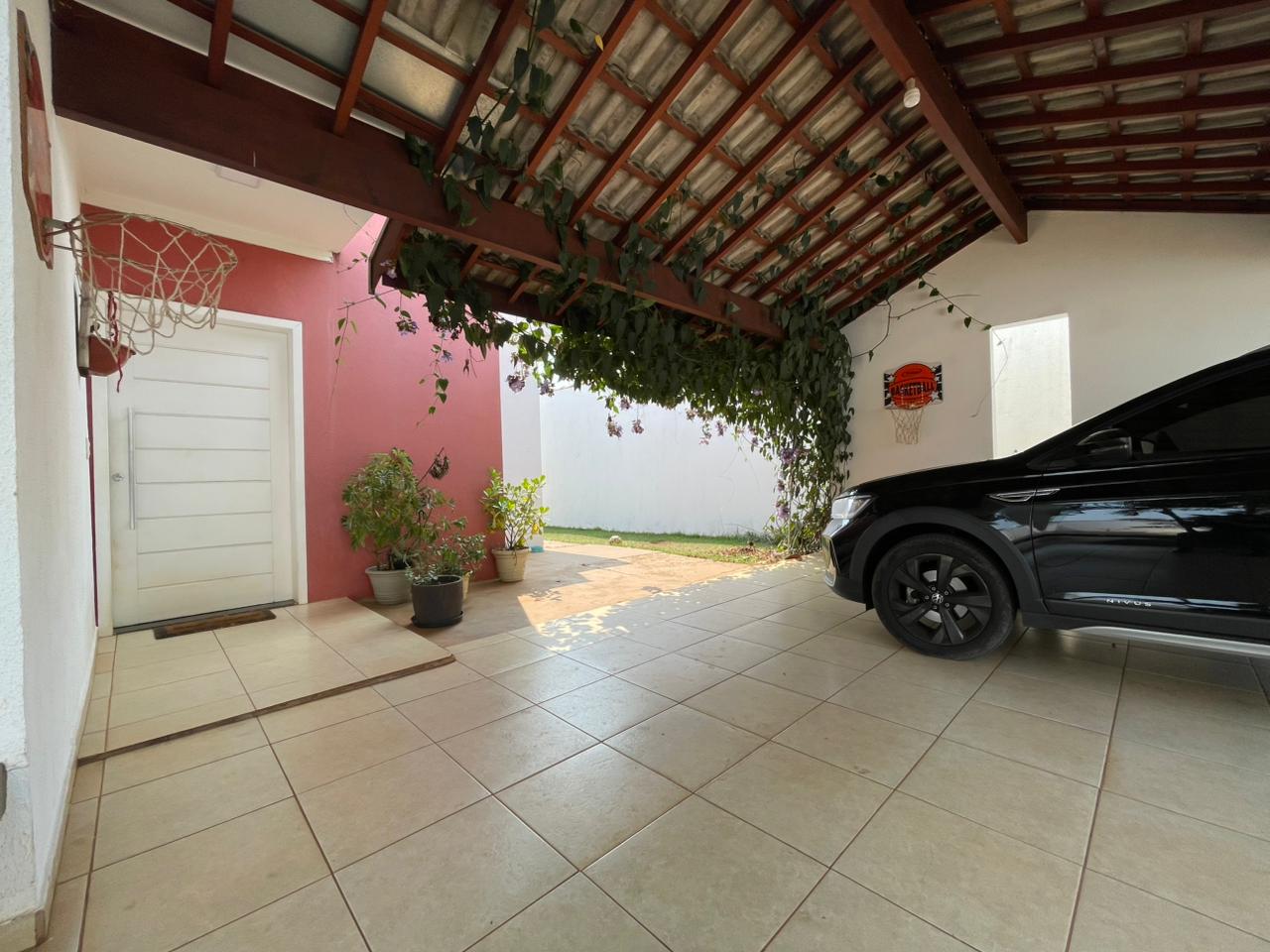 Casa Térrea à Venda no Bairro Parque das Árvores em Boituva/SP