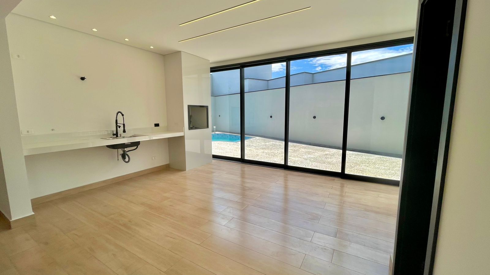 Casa de alto padrão com 3 dormitórios à venda, 220m² por R$ 1.400.000 - Condomínio Jardim Europa - Boituva/SP