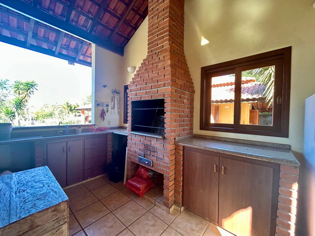 Chácara com 5 dormitórios (3 suítes) à venda, 360m² por R$ 1.200.000 - Boituva/SP