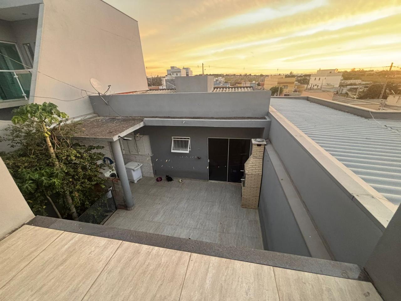 Sobrado à venda com 3 dormitórios por R$ 500.000 - Bairro Faculdade - Boituva/SP