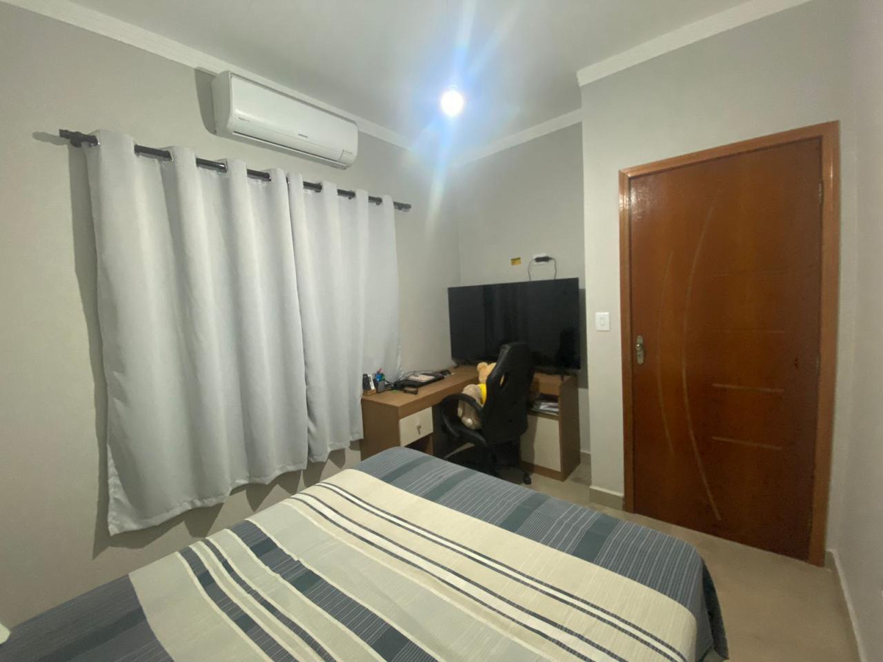 Sobrado à venda com 3 dormitórios por R$ 500.000 - Bairro Faculdade - Boituva/SP