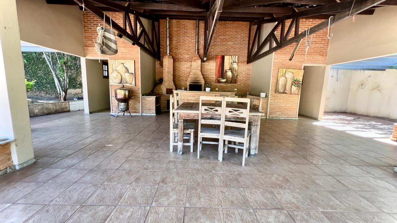 Mansão com 4 suítes à venda, 795m² por R$ 3.300.000 - Condomínio Saint Claire - Boituva/SP