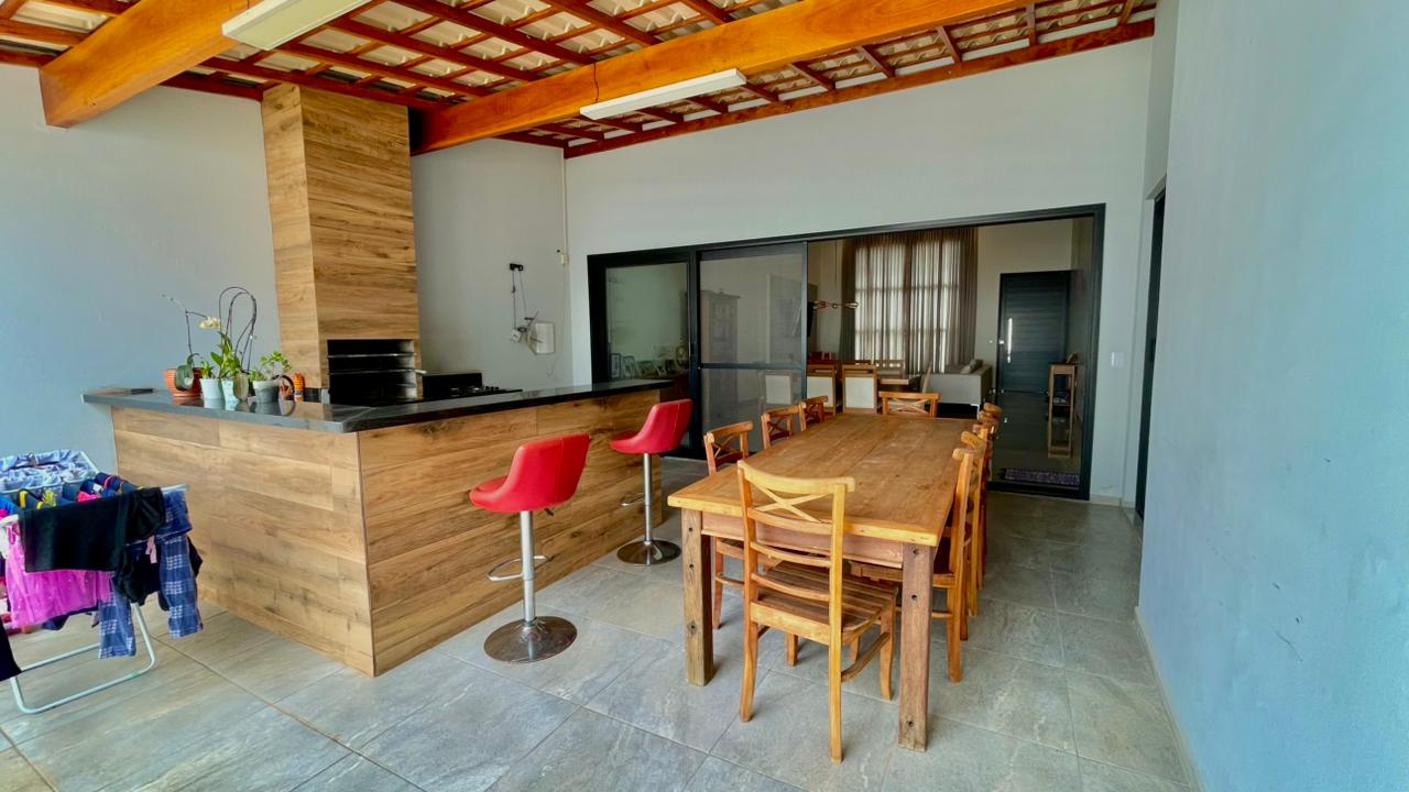 Casa com 3 dormitórios à venda, 212m² por R$ 1.300.000 - Condomínio Portal dos Pássaros - Boituva/SP