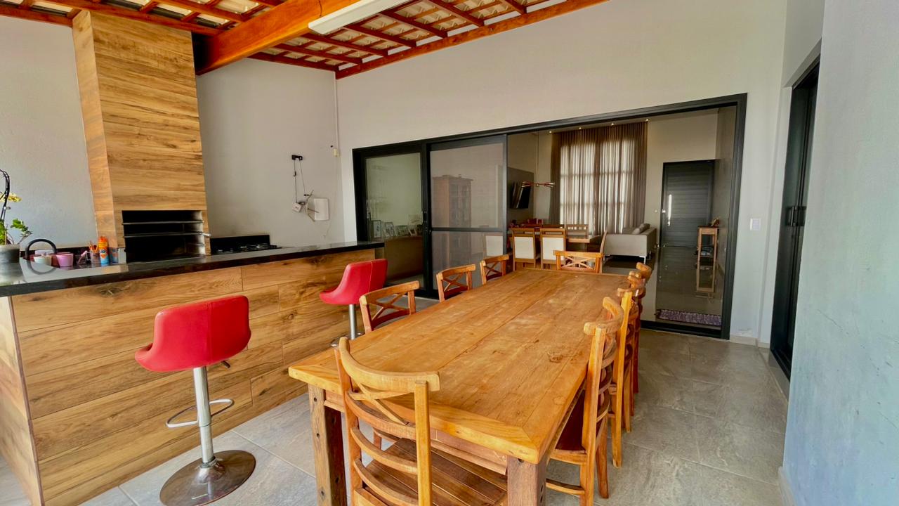 Casa com 3 dormitórios à venda, 212m² por R$ 1.300.000 - Condomínio Portal dos Pássaros - Boituva/SP