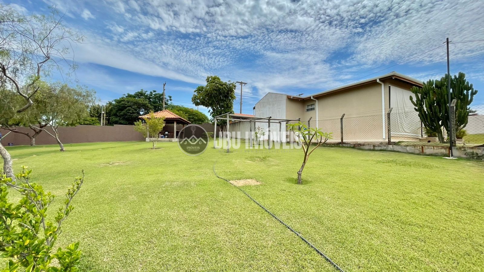 Chácara à venda com 3 suítes e piscina no Ecopark Tatuí – 2.000m²