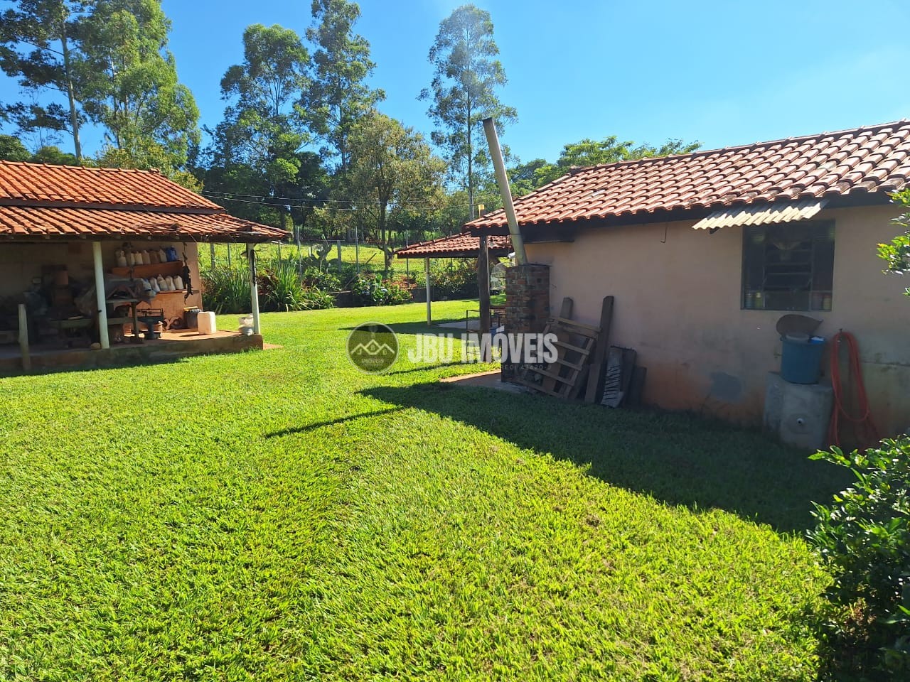 Chácara com 3 dormitórios à venda, 200m² por R$ 550.000 - Condomínio Primavera - Porangaba/SP
