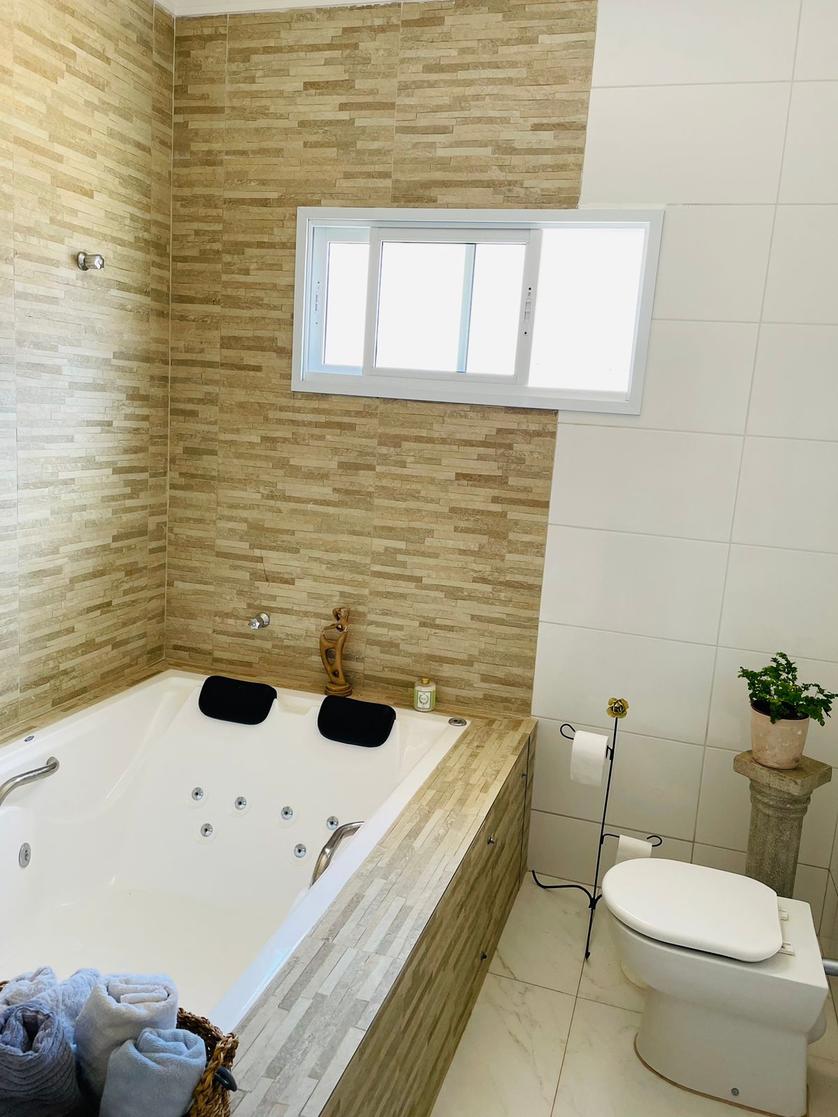Casa á venda c/  05 dormitórios, Condomínio Portal das Estrelas - Boituva/SP