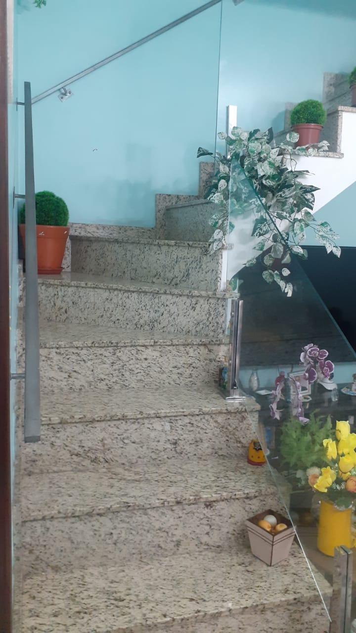 LINDO SOBRADO JD.STA TEREZINHA