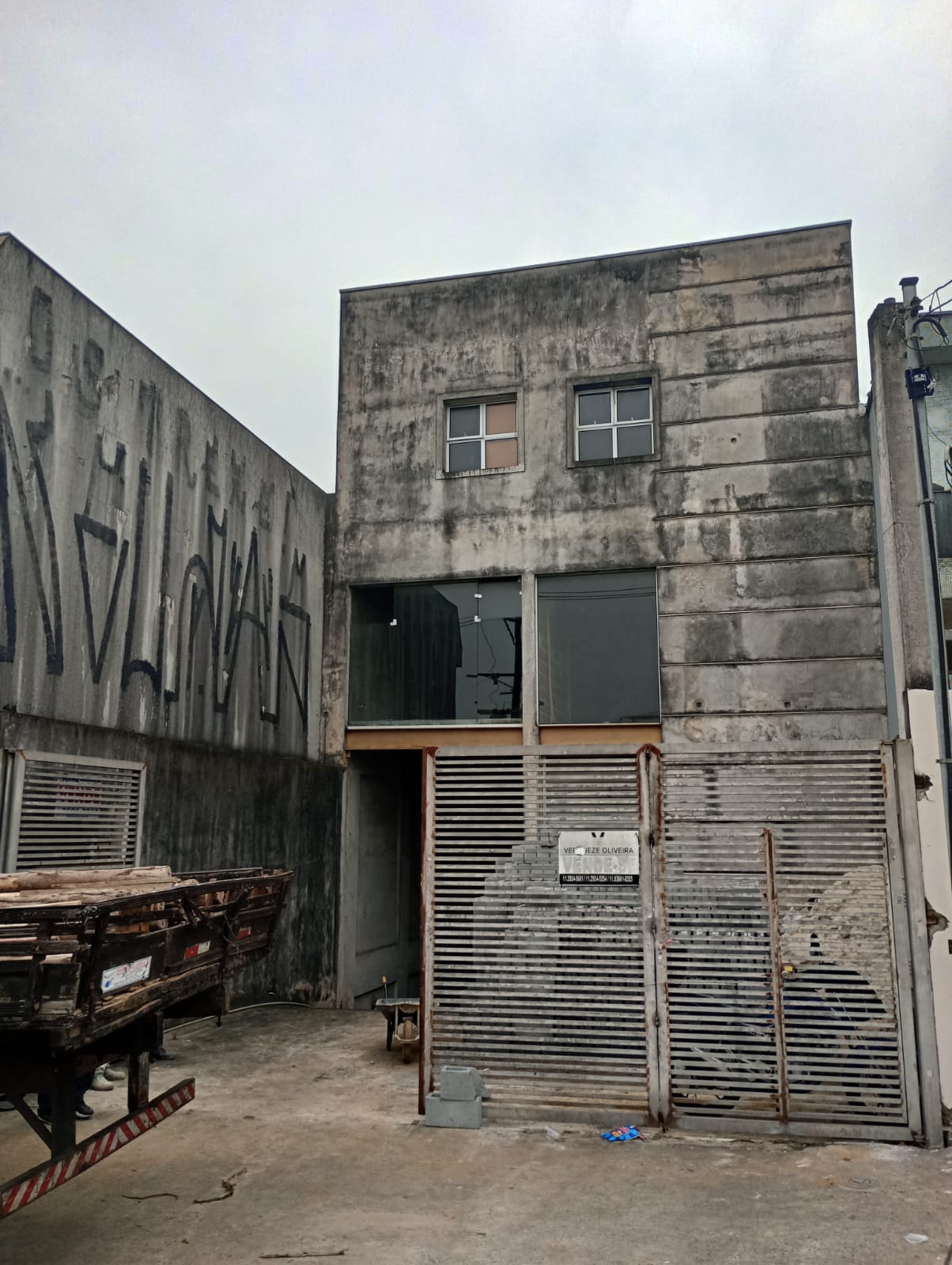 PRÉDIO COMERCIAL 