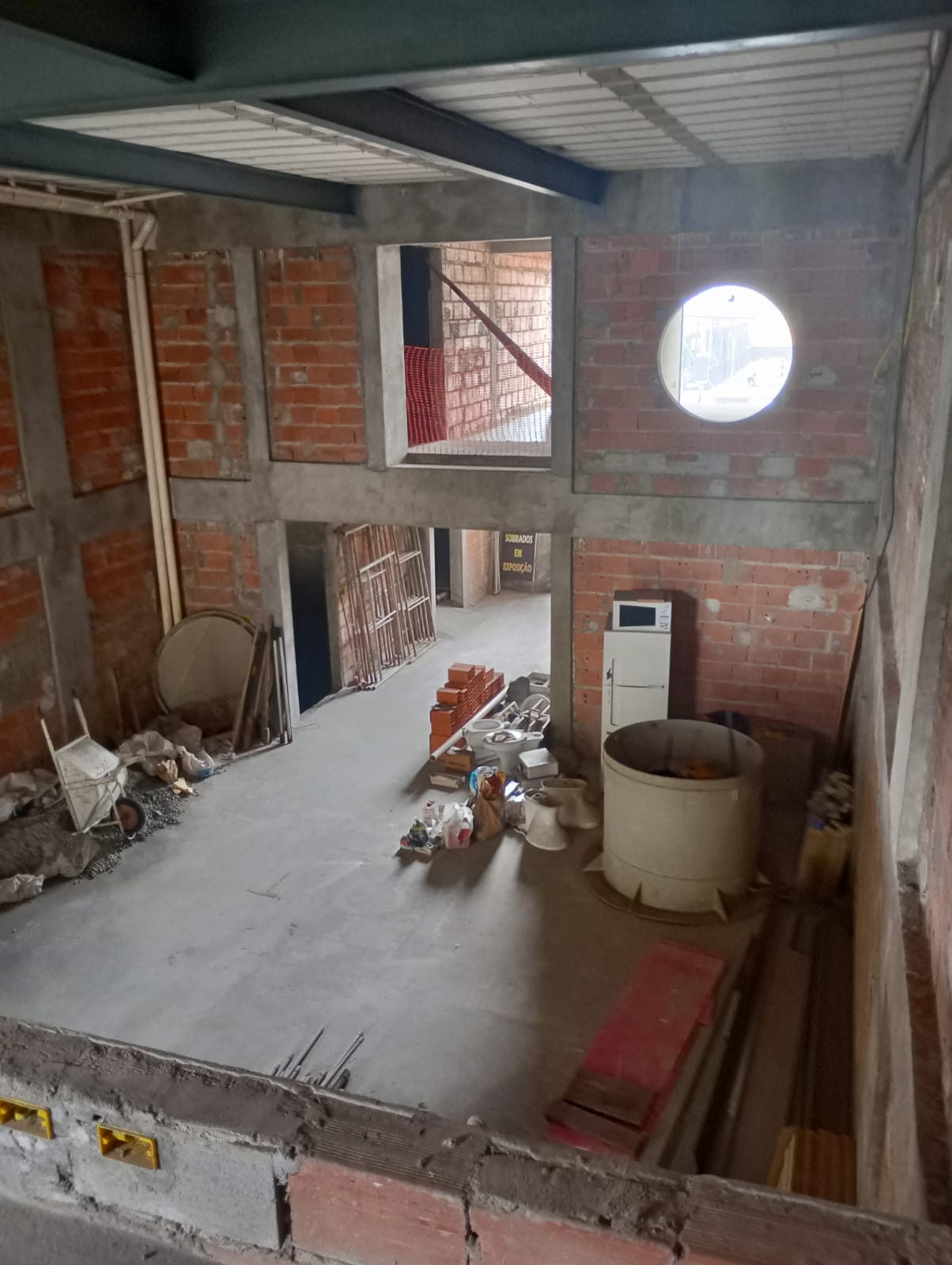 PRÉDIO COMERCIAL 