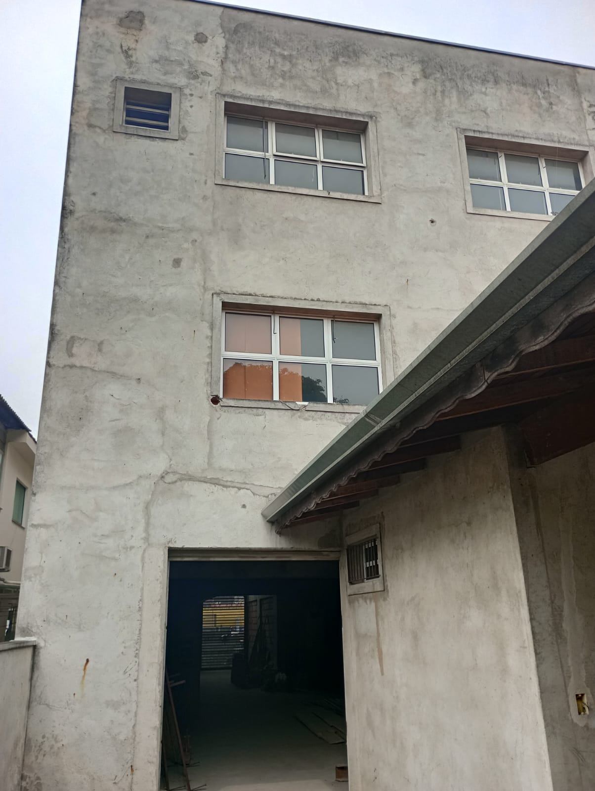 PRÉDIO COMERCIAL 