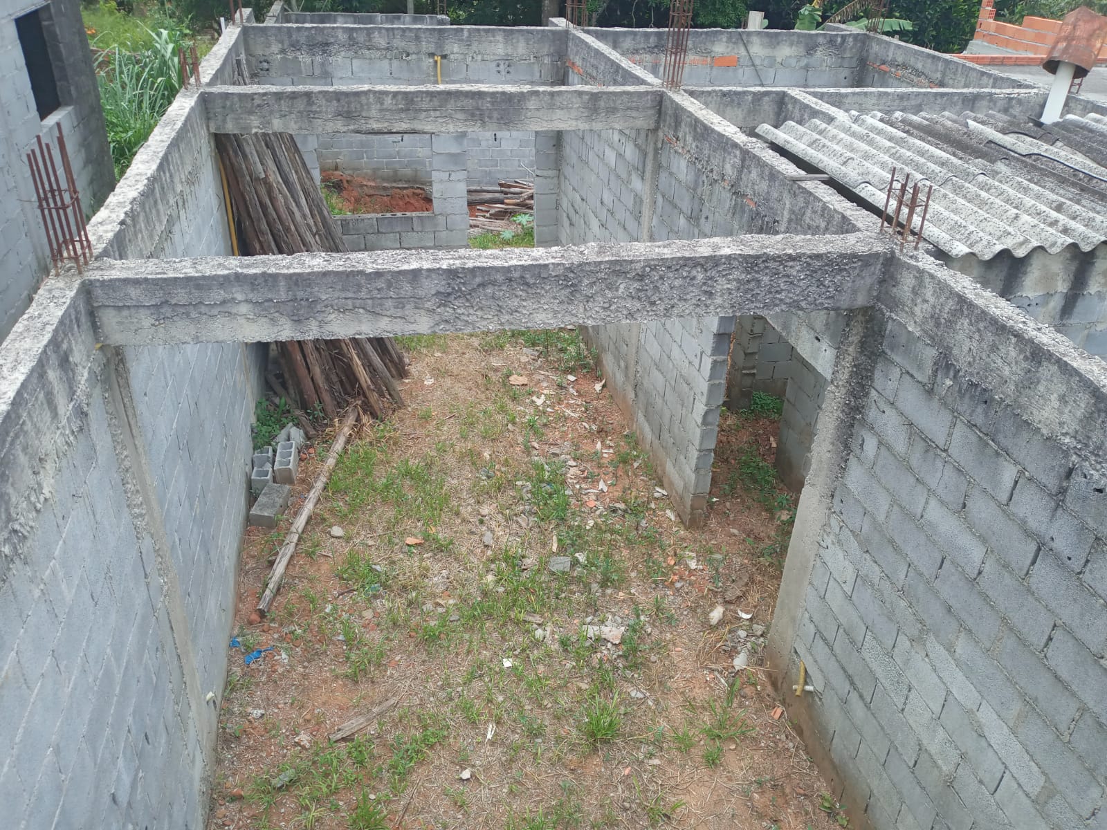 TERRENO COM CASA EM CONTRUÇÃO