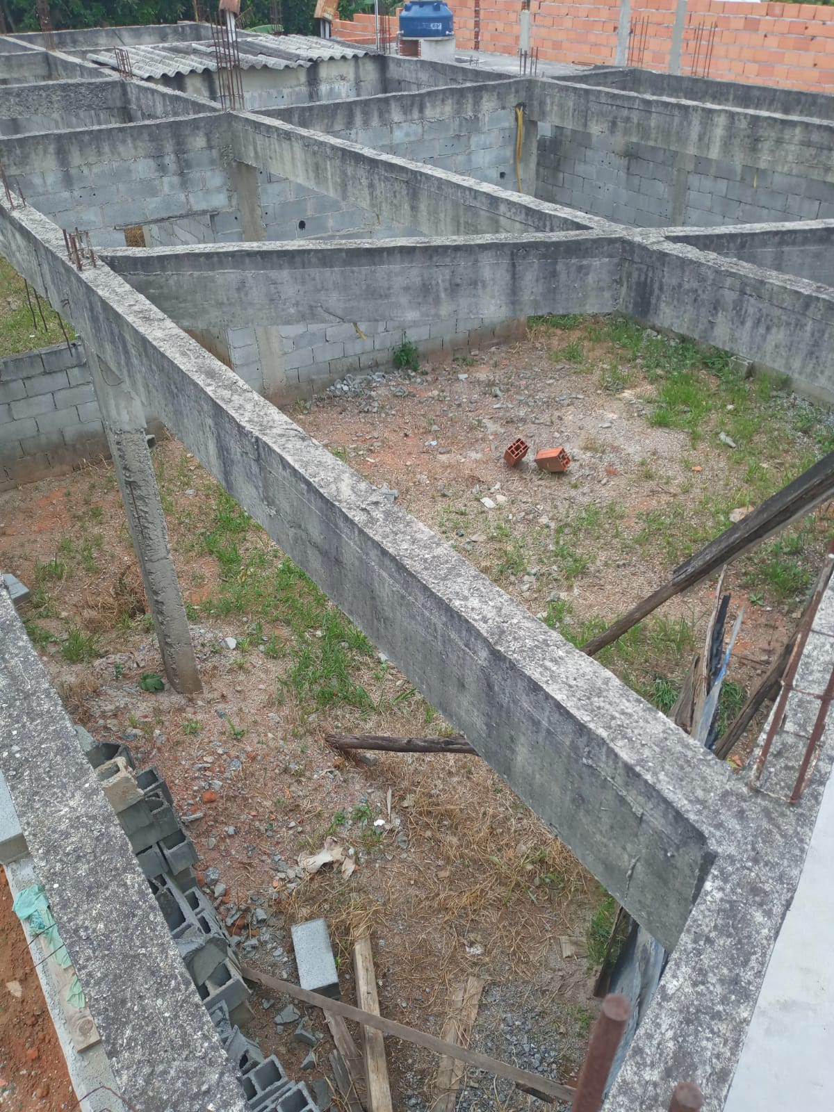 TERRENO COM CASA EM CONTRUÇÃO
