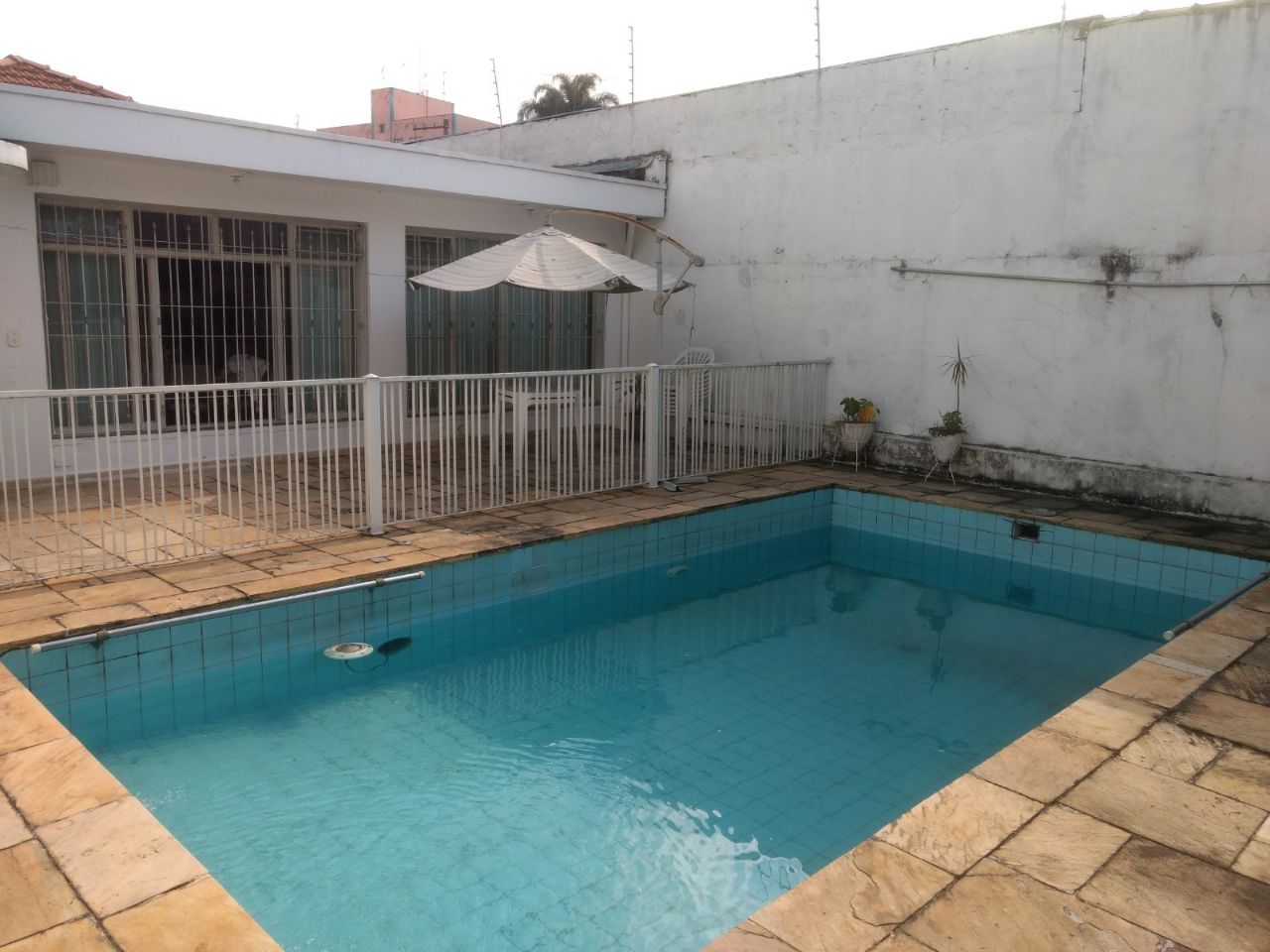 CASA COM PISCINA 