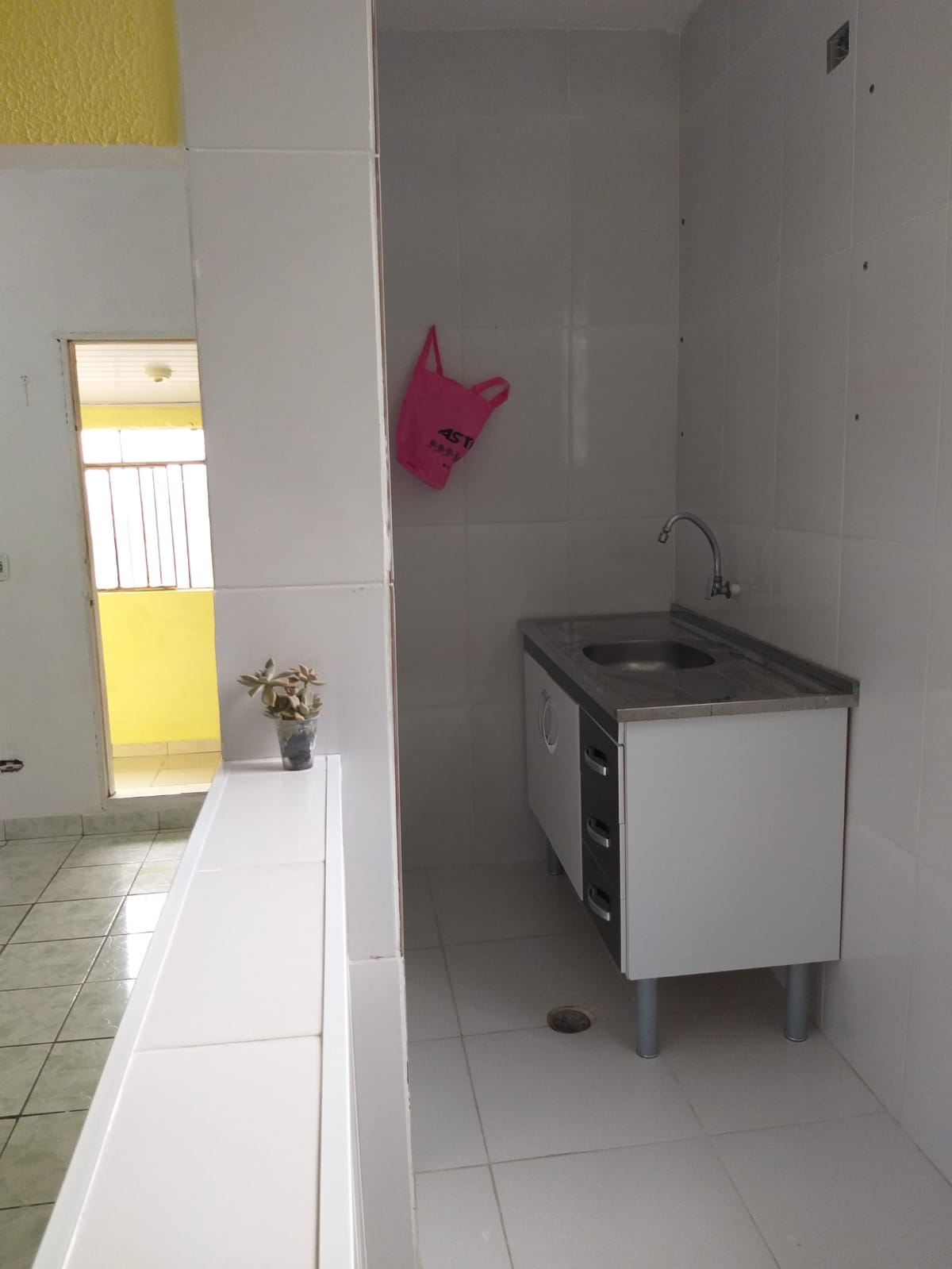 LOCAÇÃO TRÊS CÓMODOS 