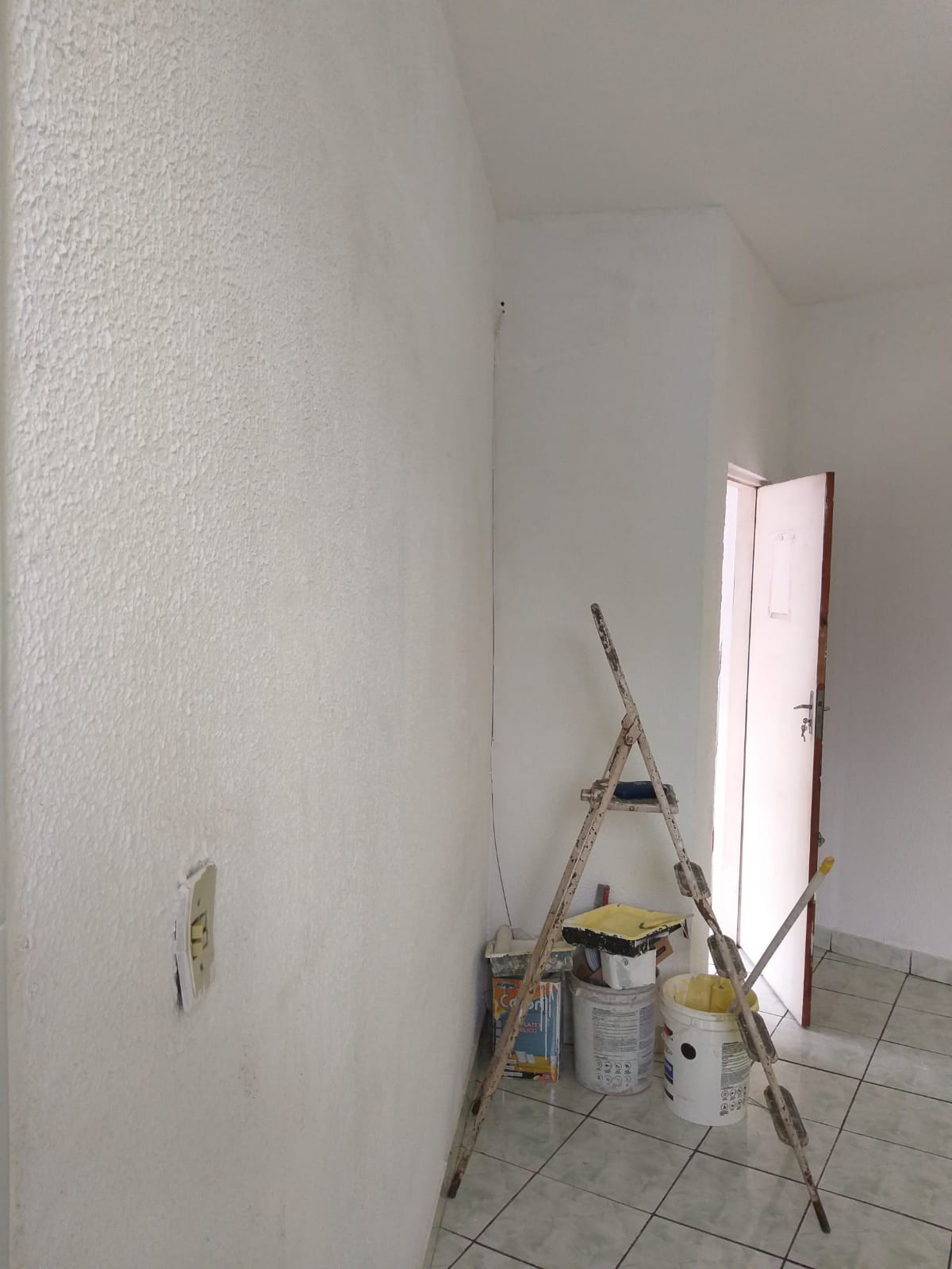 LOCAÇÃO TRÊS CÓMODOS 