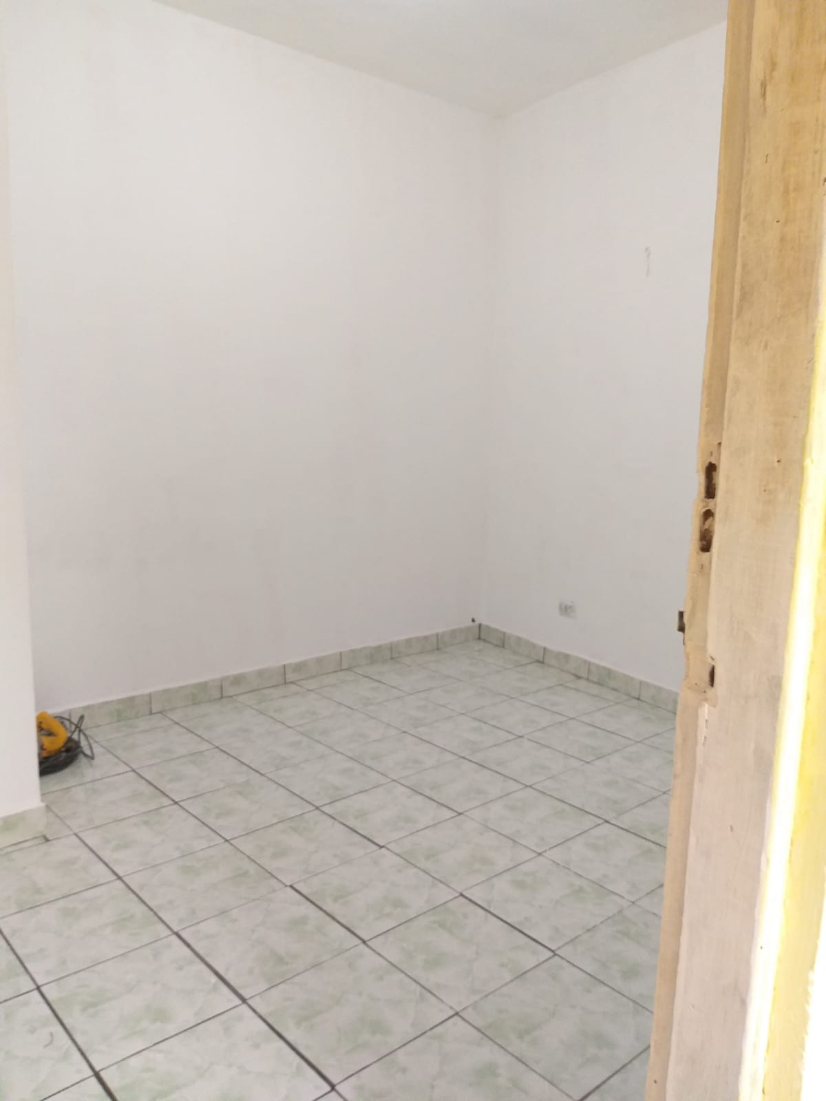 LOCAÇÃO TRÊS CÓMODOS 