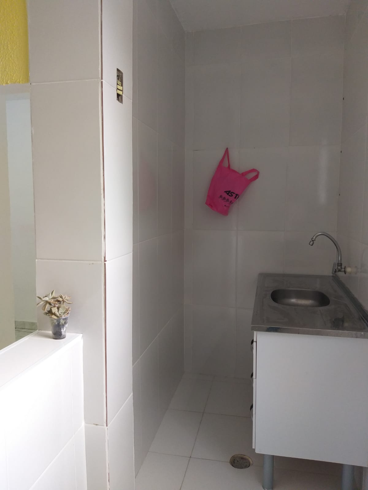 LOCAÇÃO TRÊS CÓMODOS 