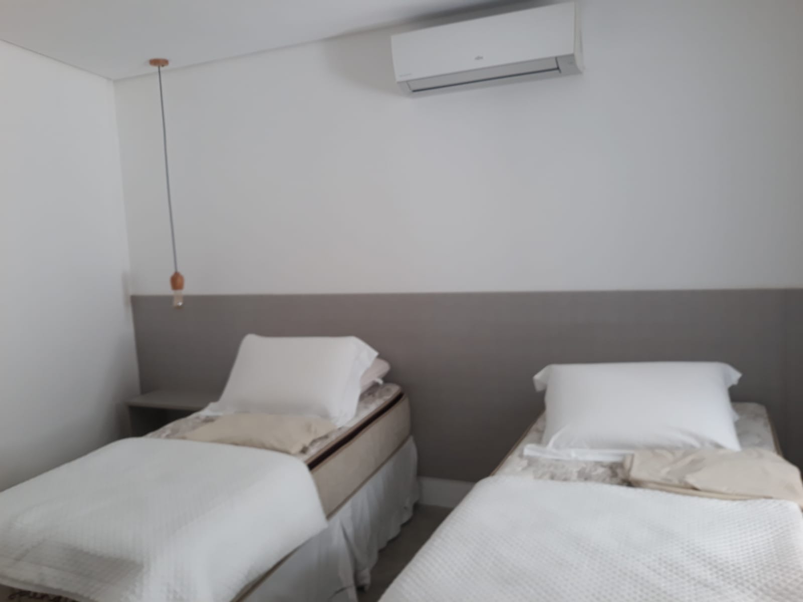 Linda Casa em Angra dos Reis RJ c/ 4 quartos , s/ 4 suítes,  e vista para o mar