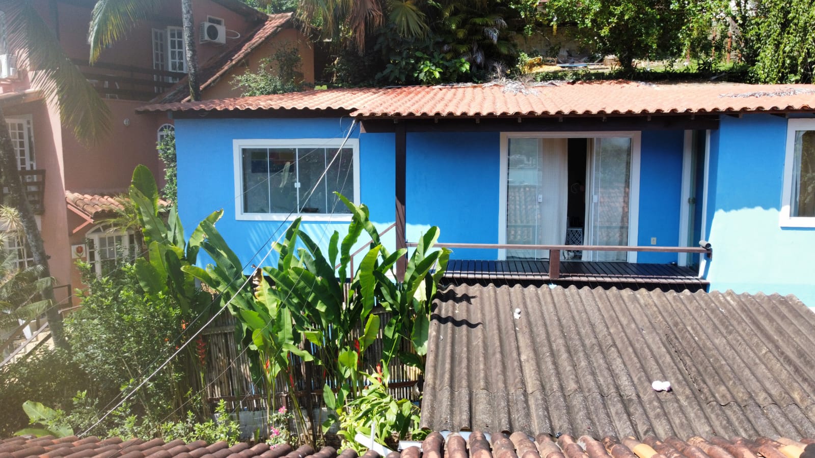 Casa em condomínio de frente para o mar no Marinas Angra dos Reis RJ.