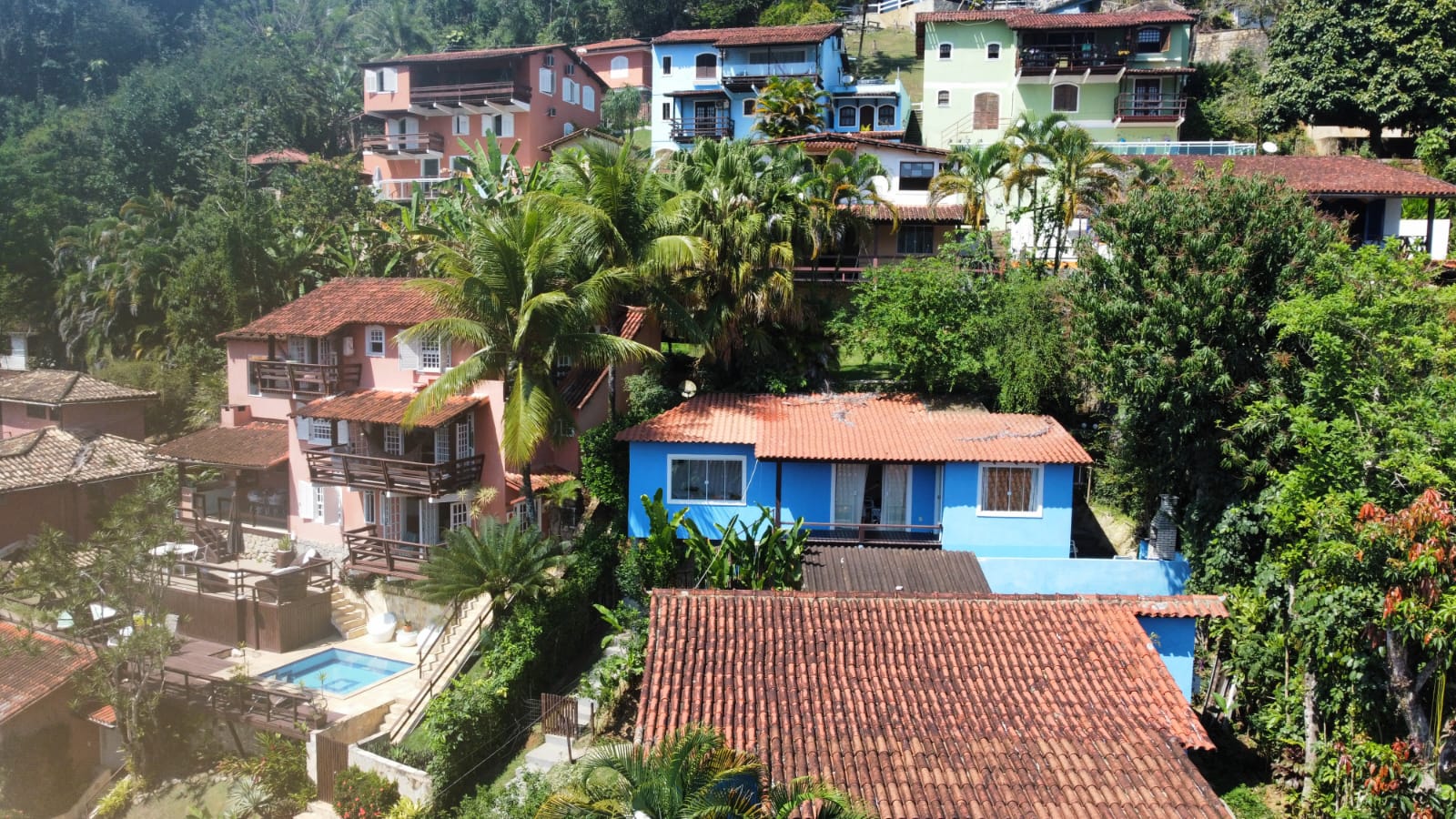 Casa em condomínio de frente para o mar no Marinas Angra dos Reis RJ.