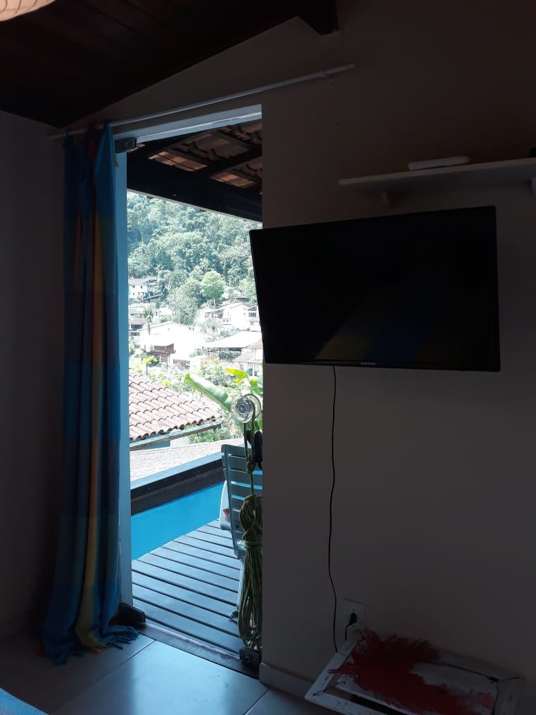 Casa em condomínio de frente para o mar no Marinas Angra dos Reis RJ.