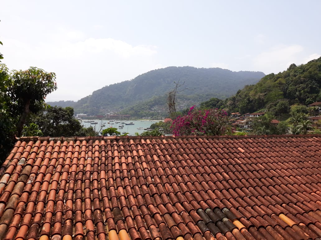 Casa em condomínio de frente para o mar no Marinas Angra dos Reis RJ.