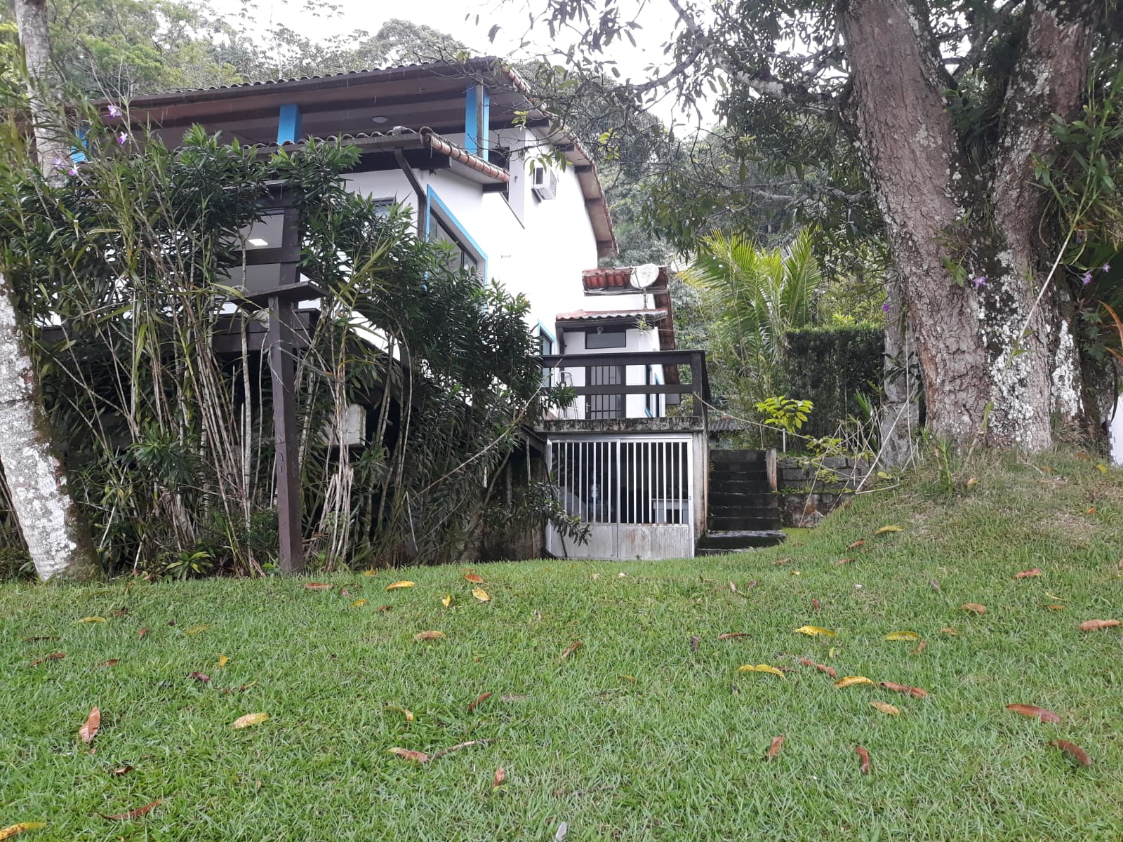 Casa Alto Padrão  em condominio pé na areia em Angra dos REis RJ