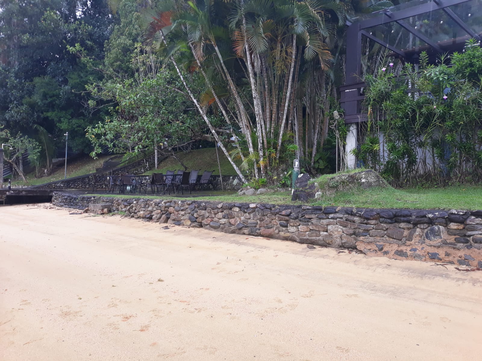 Casa Alto Padrão  em condominio pé na areia em Angra dos REis RJ