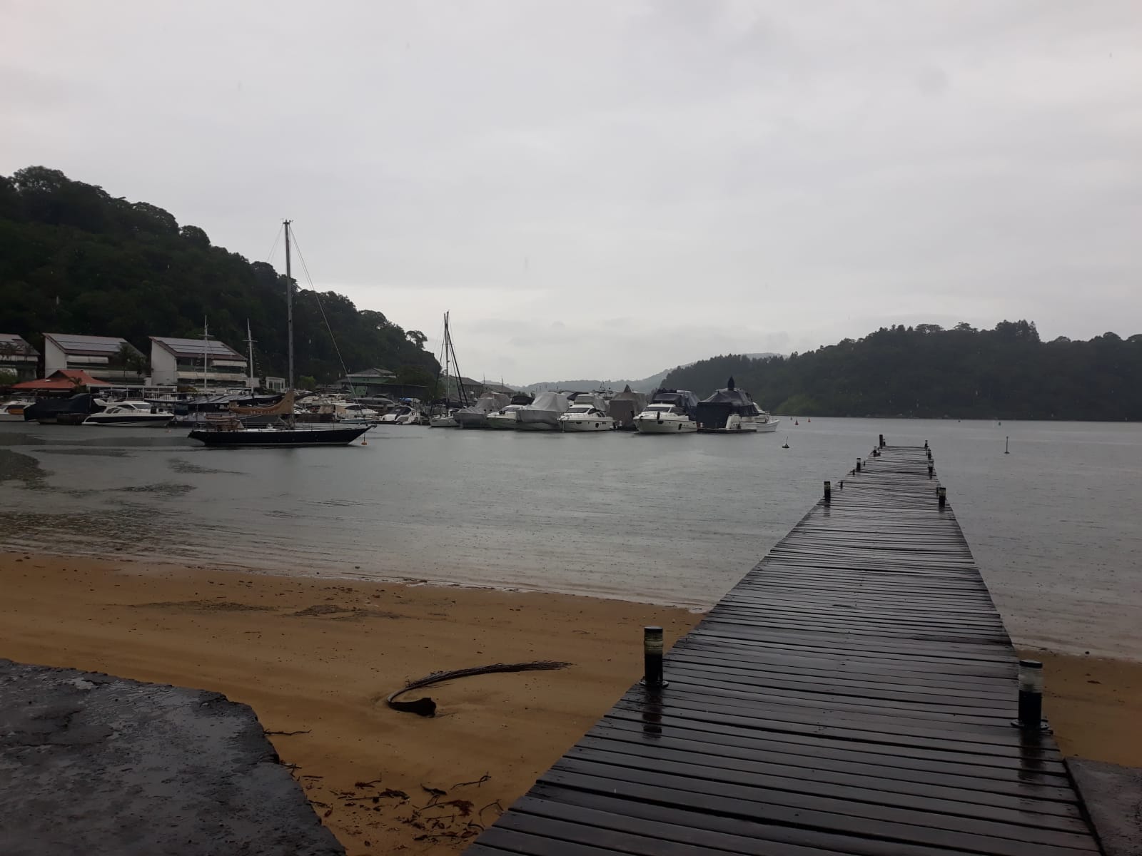 Casa Alto Padrão  em condominio pé na areia em Angra dos REis RJ
