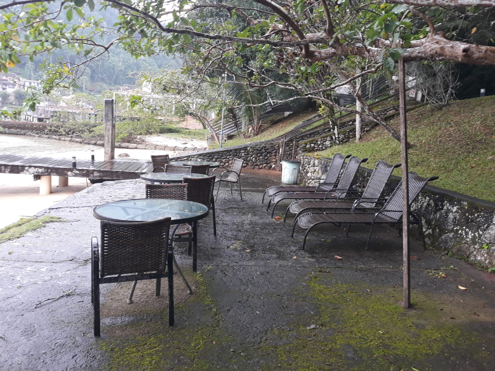 Casa Alto Padrão  em condominio pé na areia em Angra dos REis RJ