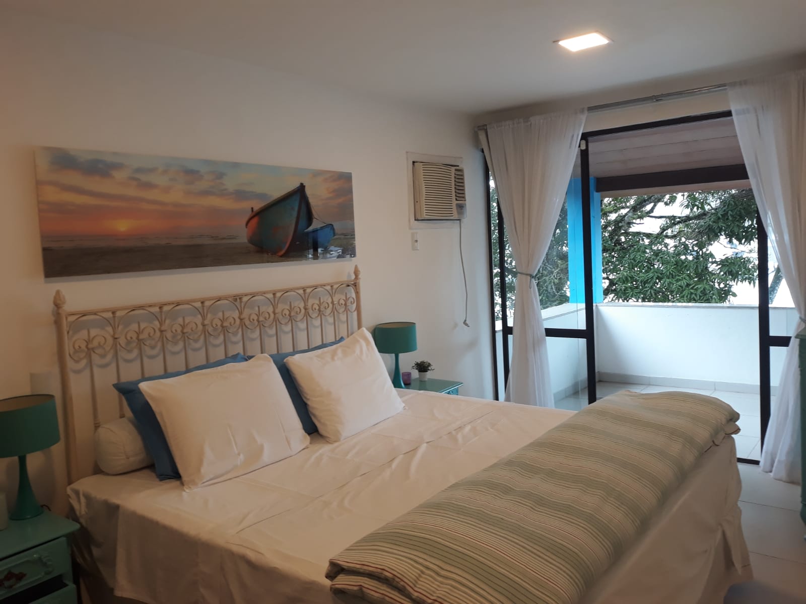 Casa Alto Padrão  em condominio pé na areia em Angra dos REis RJ