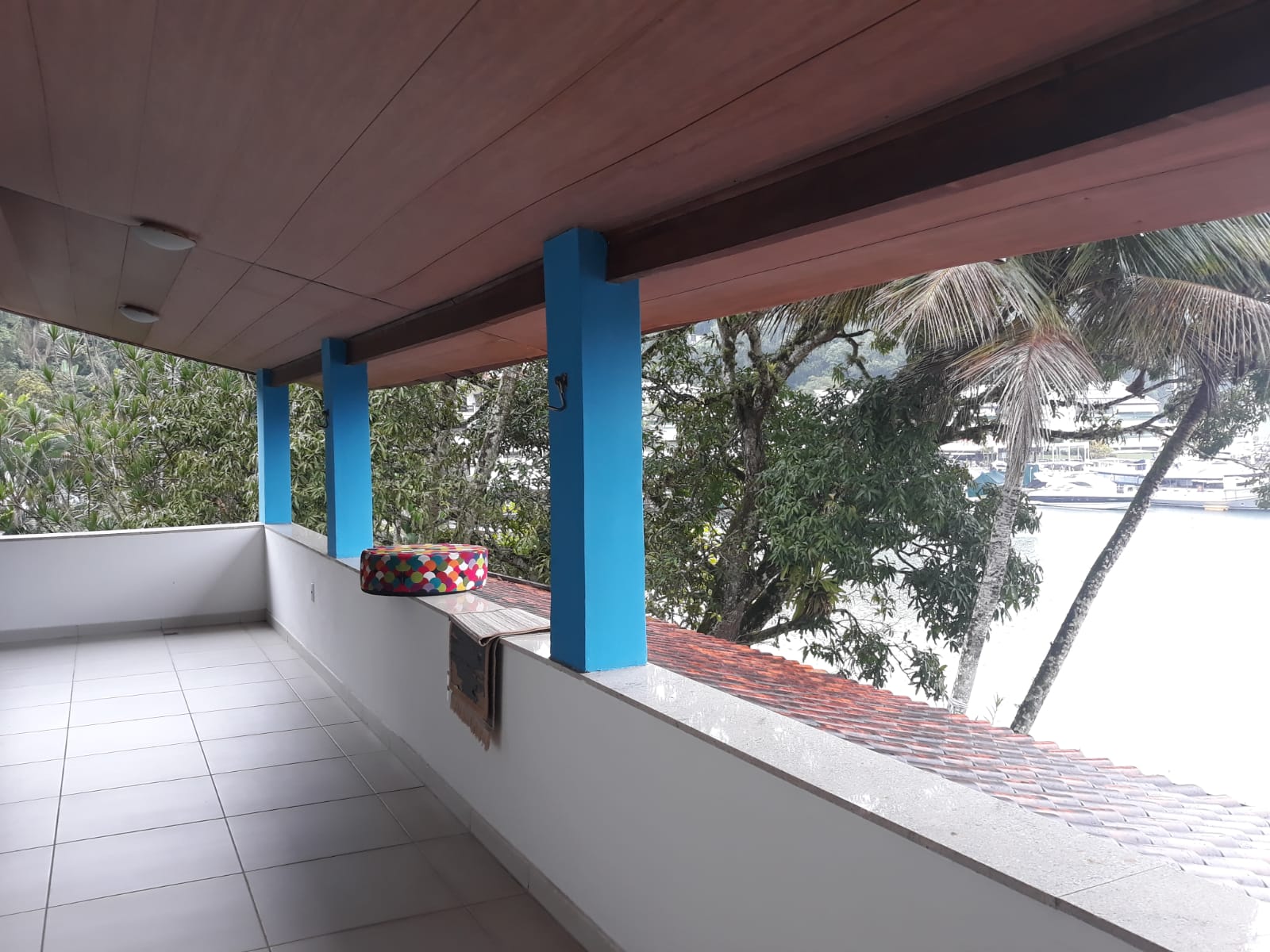 Casa Alto Padrão  em condominio pé na areia em Angra dos REis RJ